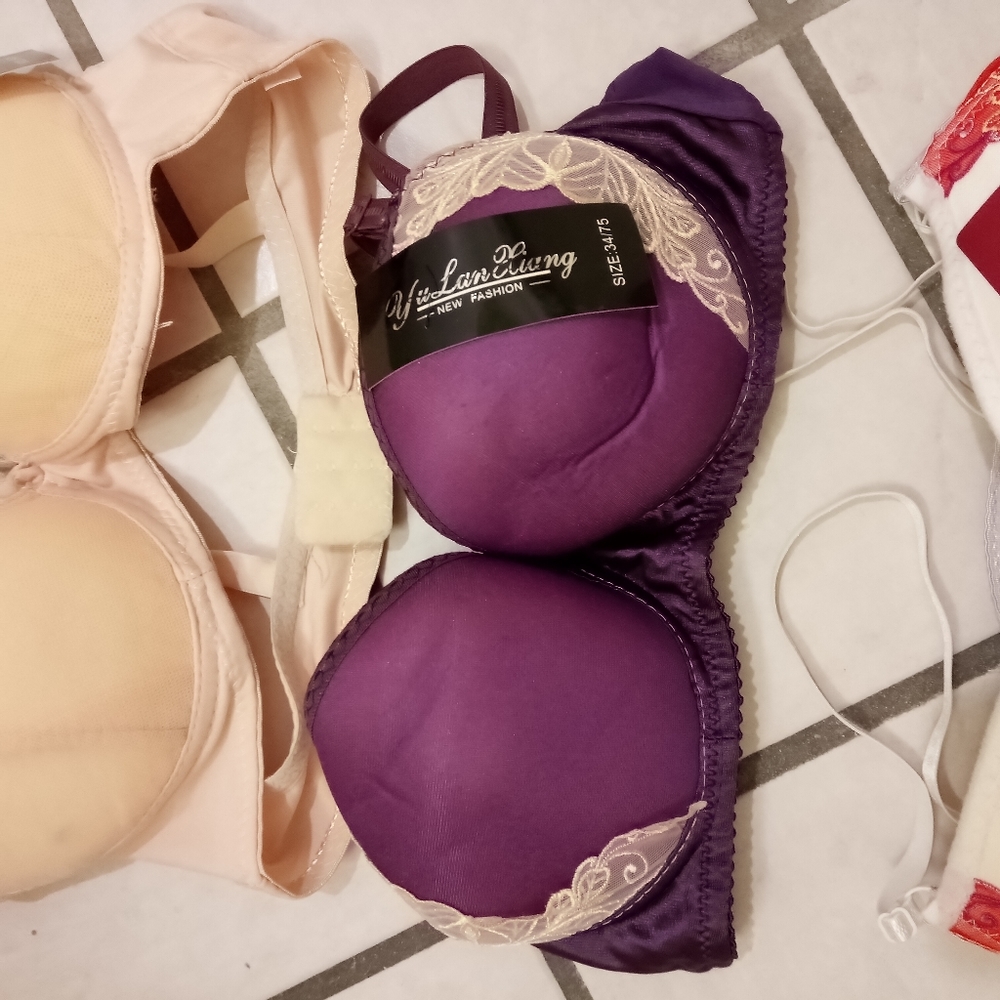 Bras - Picture 3 of 7